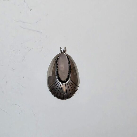 Vintage D Elark Native American Shadowbox Sterling SIlver & Shell Mop Pendant - Picture 2 of 10